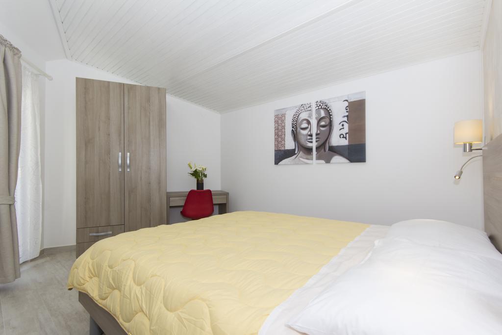 Alison Apartments Premantura Extérieur photo