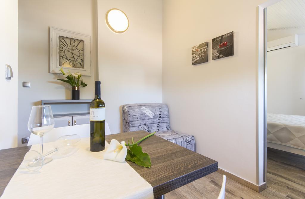Alison Apartments Premantura Extérieur photo