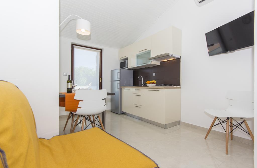 Alison Apartments Premantura Extérieur photo