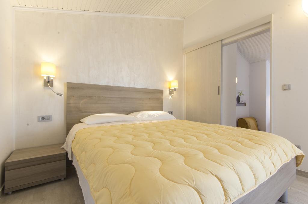 Alison Apartments Premantura Extérieur photo