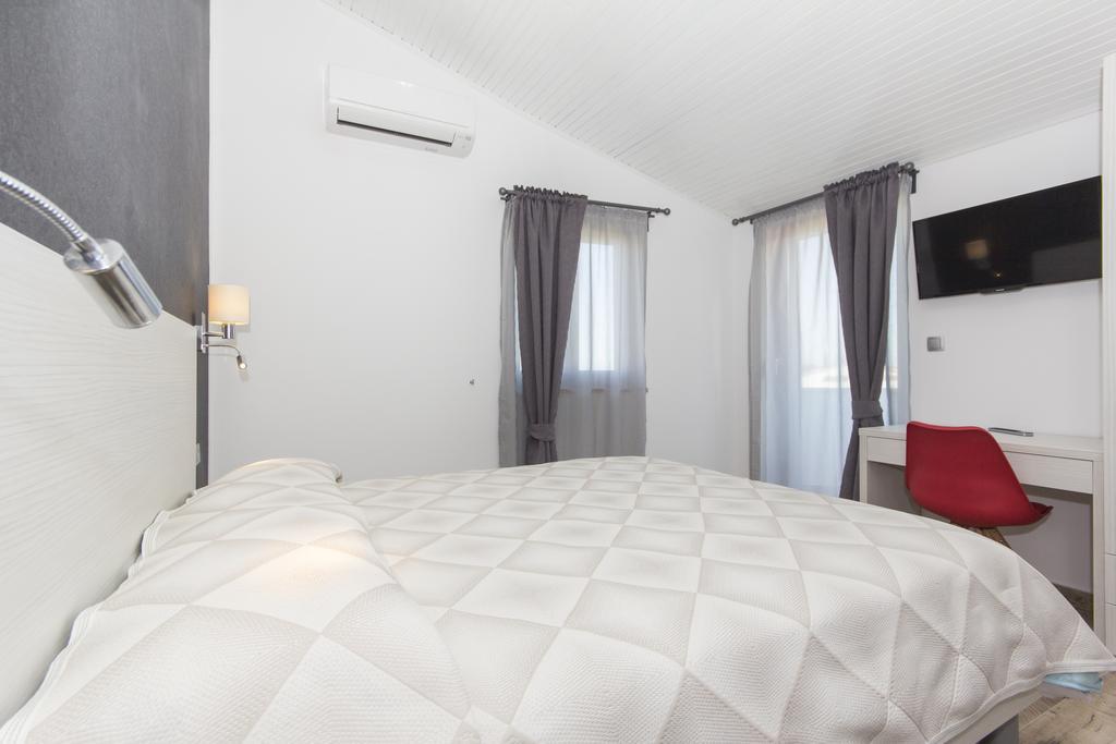 Alison Apartments Premantura Extérieur photo