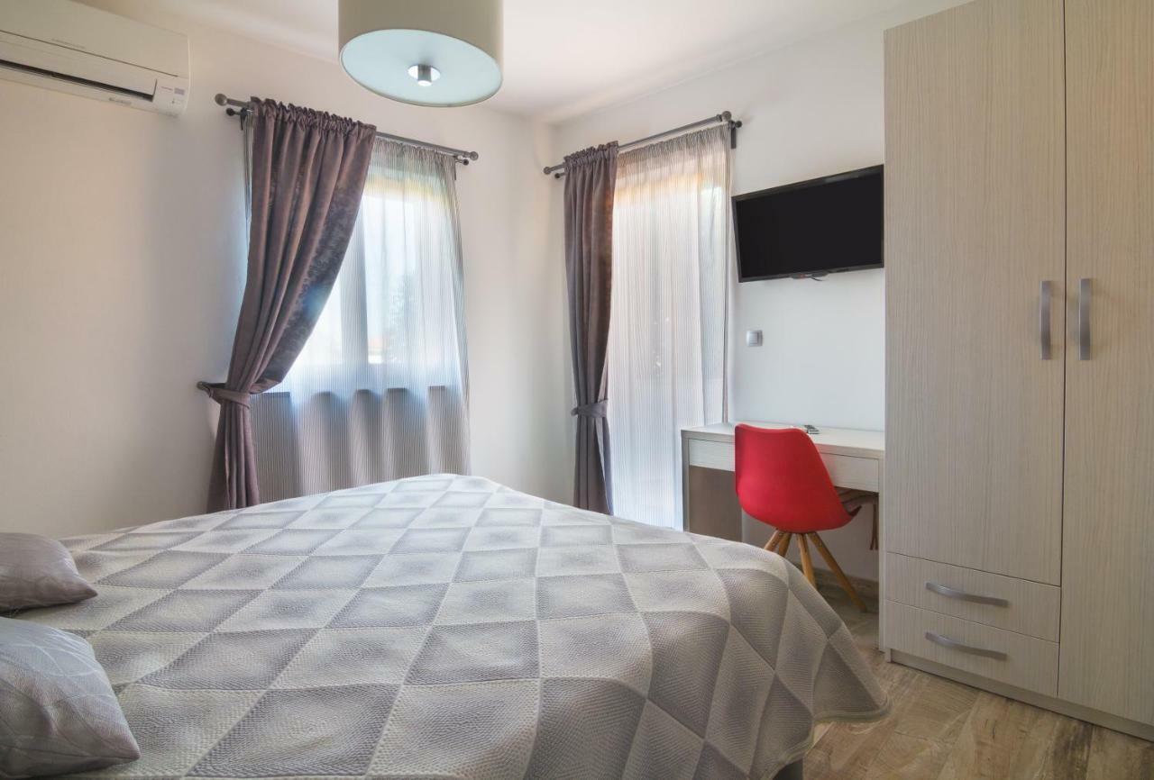 Alison Apartments Premantura Extérieur photo